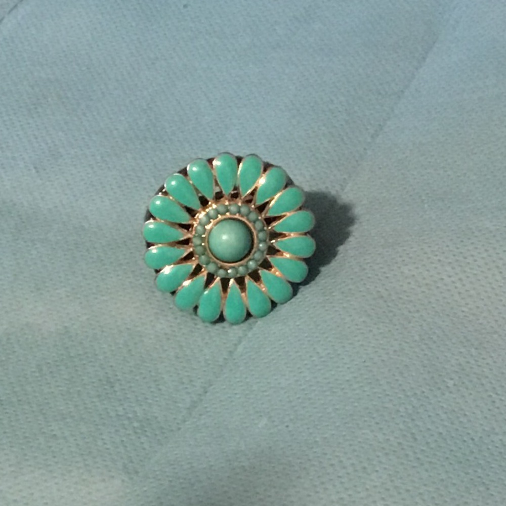 ♥️Turquoise Bursting Flower stretch ring. - Picture 6 of 6
